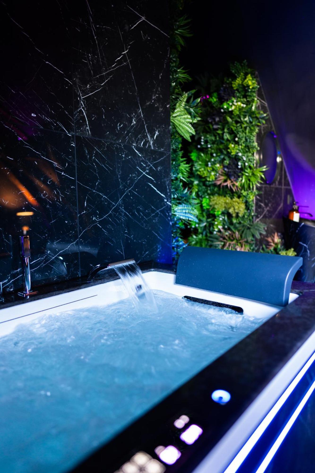 L'Evasion, Romantisme, Volupte & Jacuzzi Saumur Dış mekan fotoğraf