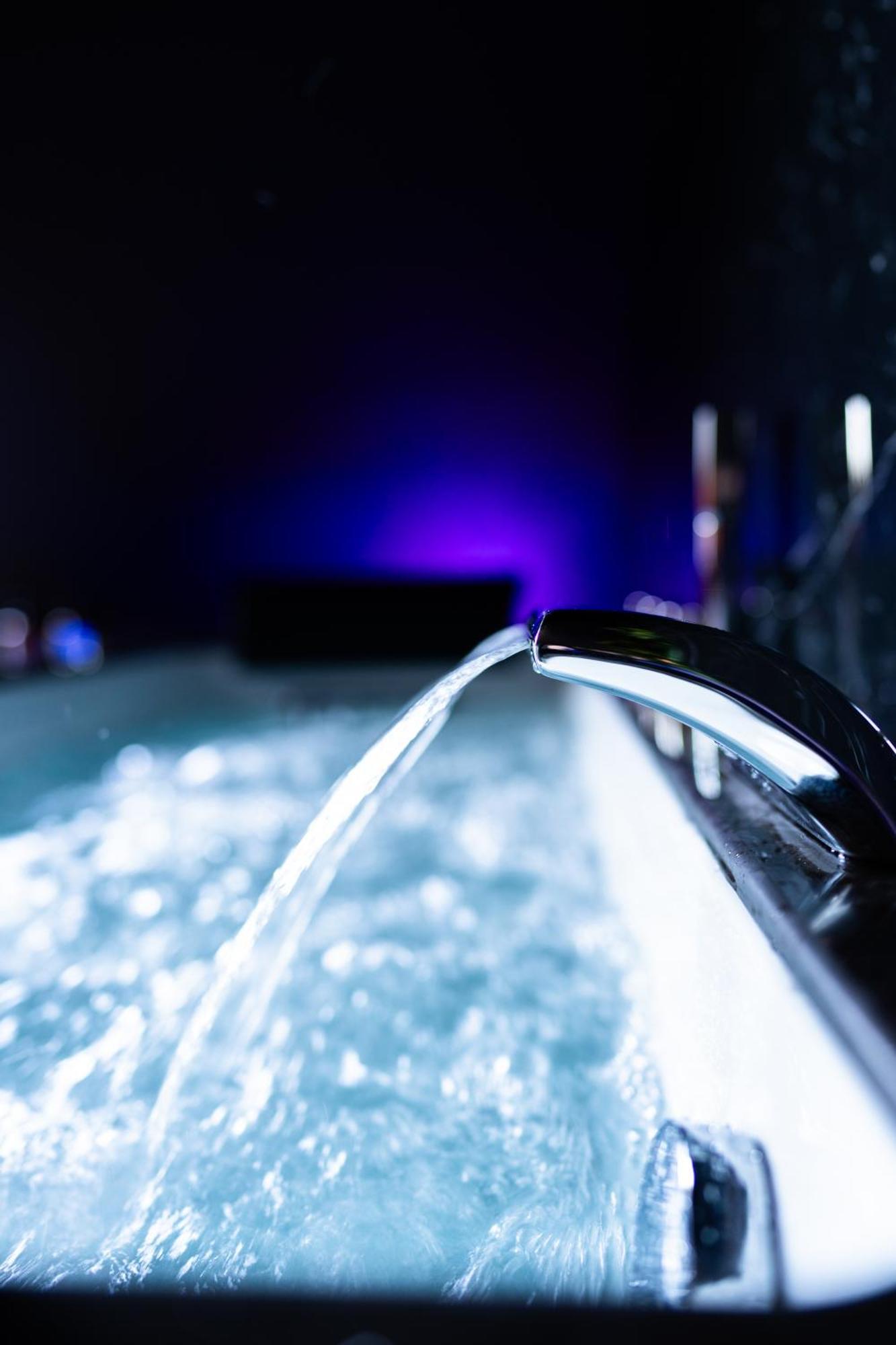 L'Evasion, Romantisme, Volupte & Jacuzzi Saumur Dış mekan fotoğraf